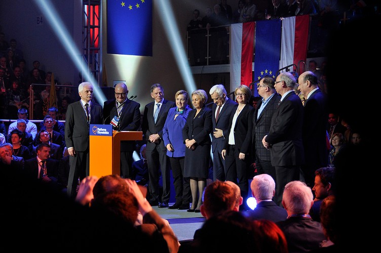 Platforma Obywatelska, odpowiada sztab partii