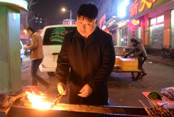 Kim Dzong Un sprzedaje kebaby. Niecodzienna atrakcja uliczna