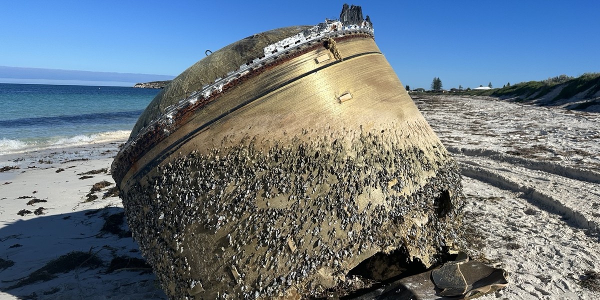 Tajemnicza kapsuła wyrzucona na plażę w Zachodniej Australii. Co to takiego?