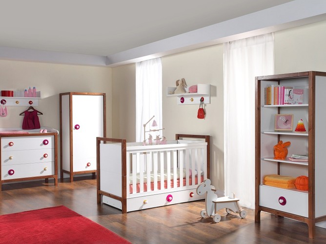 Aranżacja pokoju dla dziewczynki w wykorzystaniem mebli marki Pinio