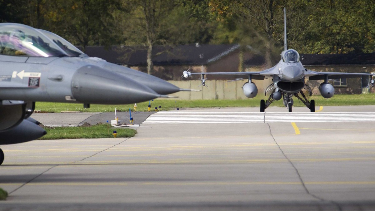 Siedem samolotów F-16 należących do sił powietrznych USA przyleci jutro do bazy w Łasku koło Łodzi z bazy Aviano we Włoszech. Pozostaną w Polsce do początku października, wezmą udział m.in. w największych w tym roku ćwiczeniach Wojska Polskiego - Anakonda-14.