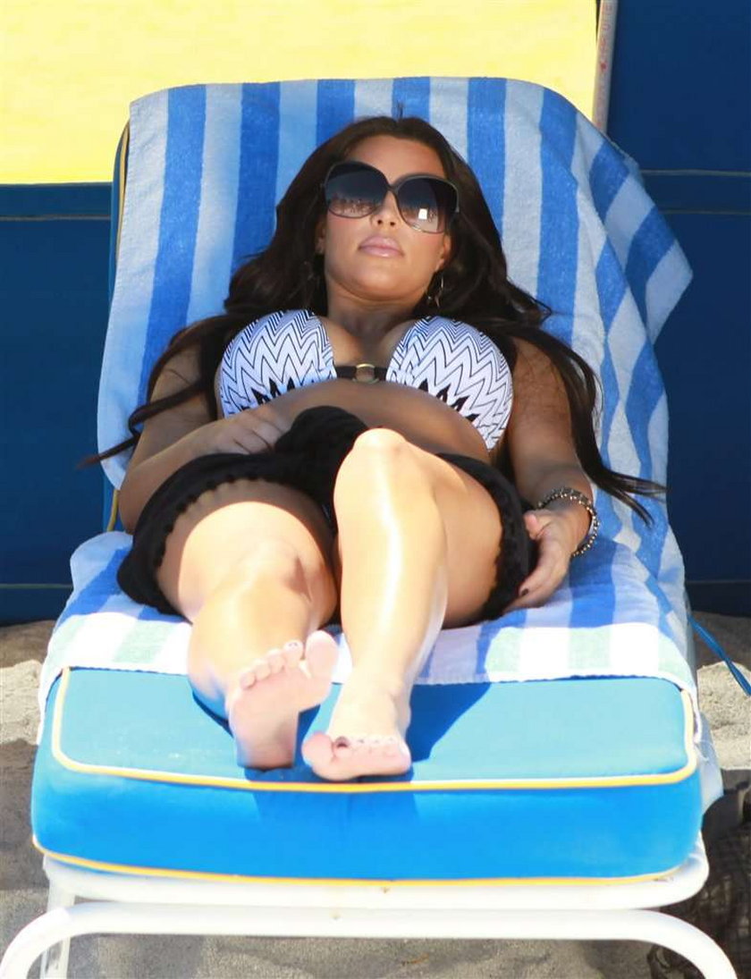 Kardashian rozpoczęła sezon plażowy