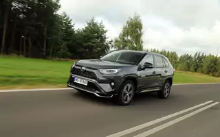 Toyota RAV4 plug-in hybrid – sprawna w każdej sytuacji 