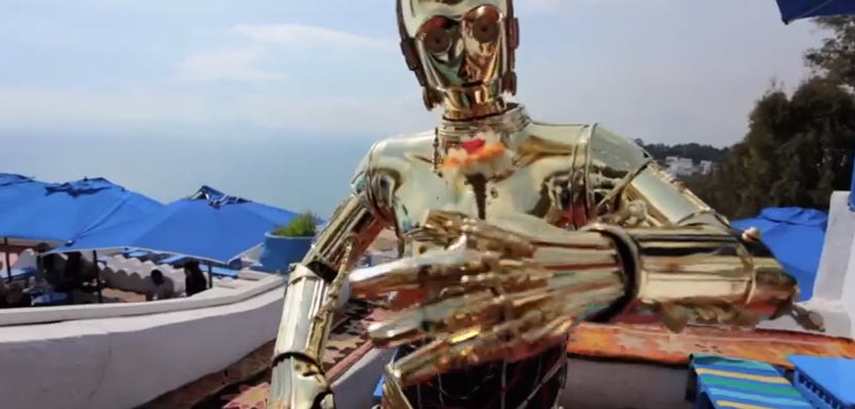 R2D2 i reszta bohaterów "Gwiezdnych wojen" też są "Happy"