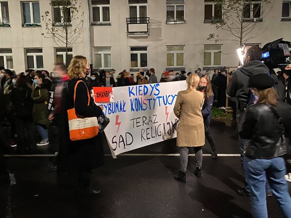 Warszawa - protest przeciwko zaostrzeniu prawa antyaborcyjnego