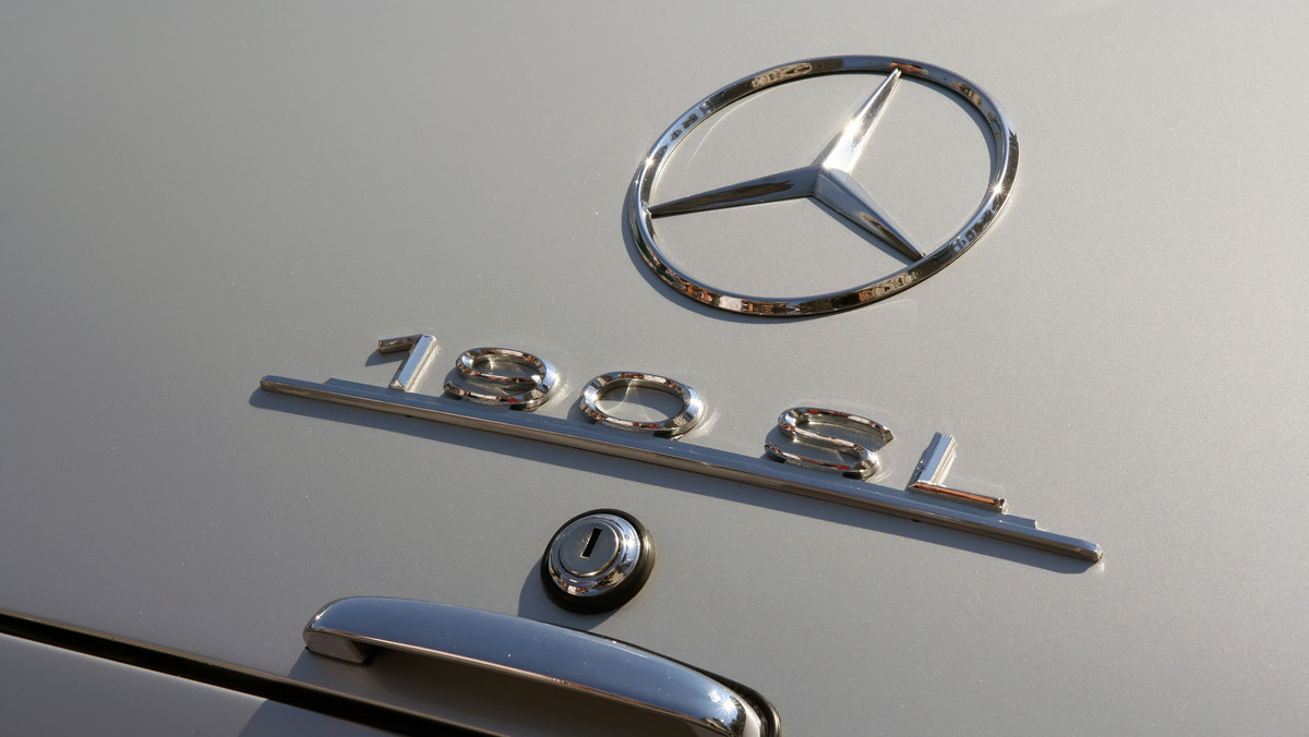 Tysiąc osób znajdzie zatrudnienie w budowanej w Jaworze na Dolnym Śląsku fabryce silników Mercedes-Benz. Wczoraj na budowie zakładu niemieckiego koncernu Daimler AG zawieszono symboliczną wiechę. Inwestycja, warta ok. 500 mln euro, ma być ukończona w 2019 r.