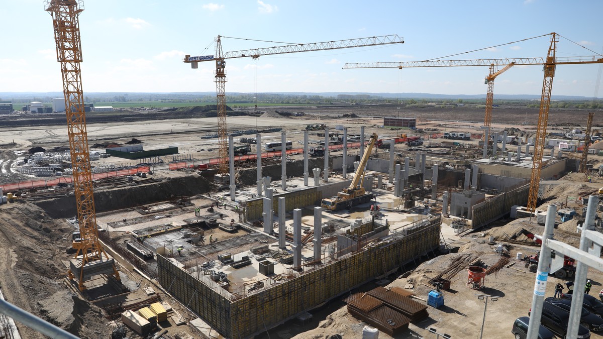 Mali na gradilištu Ekspo kompleksa na sastancima sa izvođačima o dinamici radova