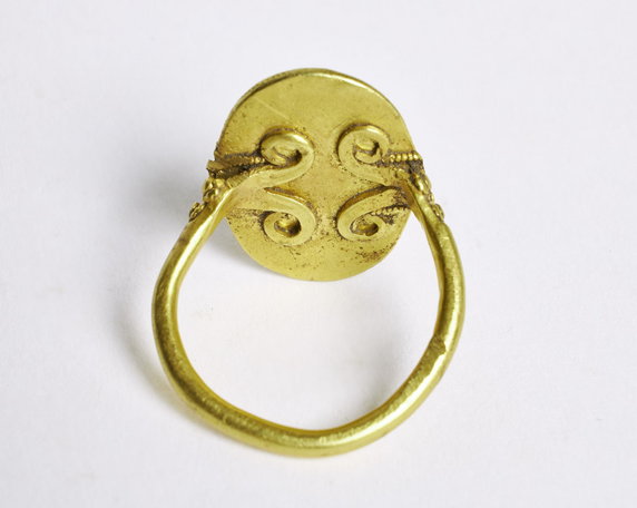 Złoty pierścień Merowingów