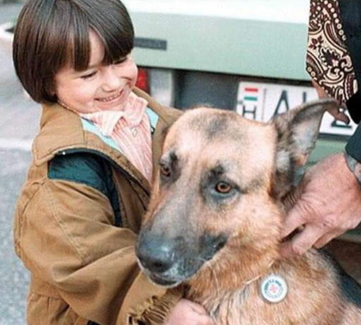 A török Hatira meglátogatta a megmentőjét, az állatot, amely megtalálta a romok alatt 
