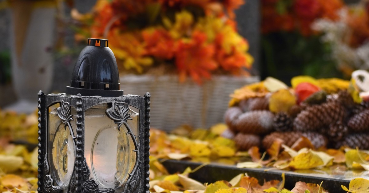 Część opłat cmentarnych pobieranych przez samorządy jest nielegalna