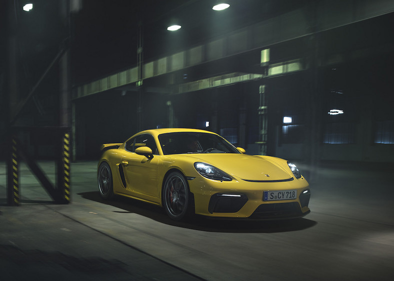 Porsche 718 Spyder i 718 Cayman GT4 z wolnossącym bokserem