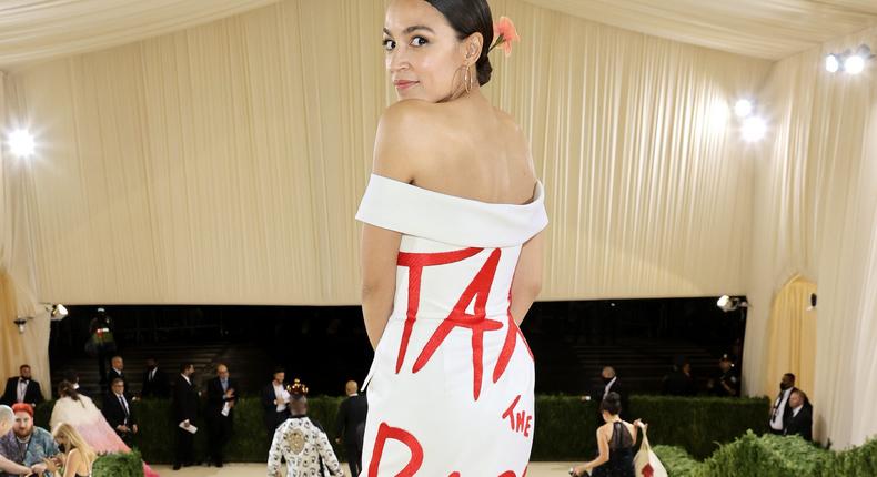 AOC only paid for her Met Gala rental outfit after the House opened an ethics probe against her, a nonpartisan ethics office found.Jamie McCarthy/MG21/Getty Images for The Met Museum/Vogue