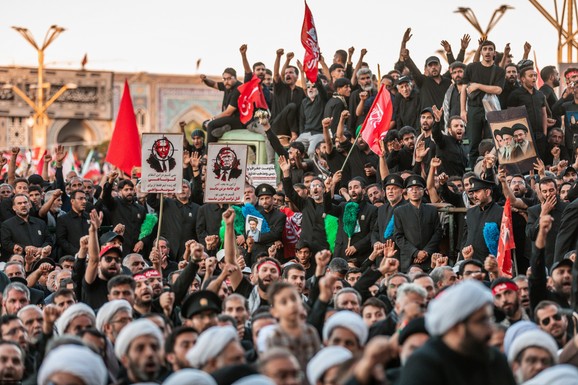 Iranski ajatolah Ali Hamnei sahranjen u Mešhedu: Novi vrhovni vođa nije prisustvovao, tokom povorke vikali "Smrt Americi i Izraelu"