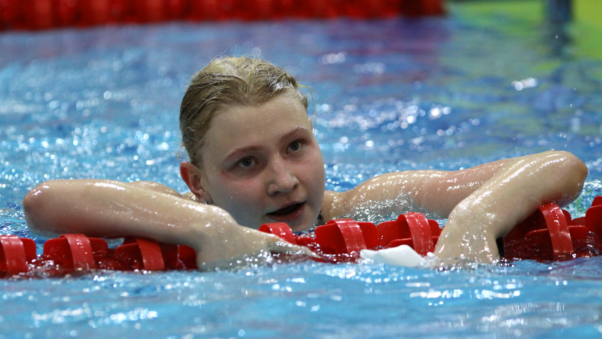 Otylia Jędrzejczak po fatalnym starcie w półfinałowym wyścigu pływackim na 200 metrów stylem motylkowym na igrzyskach olimpijskich w Londynie, postanowiła zrezygnować ze startu w sztafecie 4x200 metrów stylem dowolnym. W składzie zastąpiła ją najmłodsza polska zawodniczka na tych igrzyskach, zaledwie 16-letnia Diana Sokołowska.