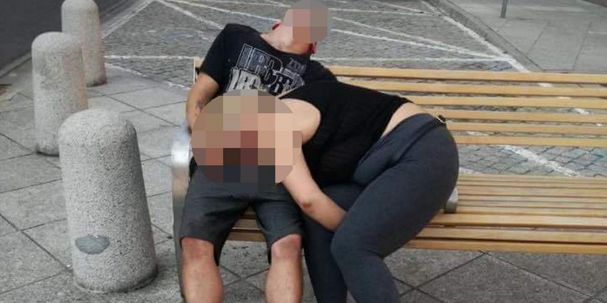 Uprawiali seks na ławce i zasnęli! Szokujące sceny w centrum Katowic