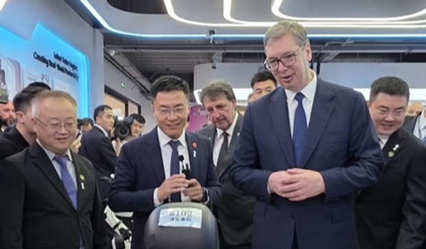 Vučić u obilasku fabrike Mint u Kini