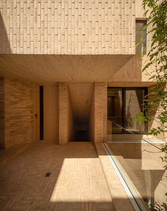 House No.10 Jolfa: Dom pełny światła w Iranie