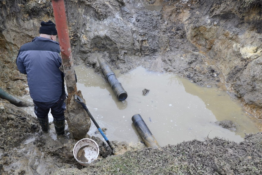 Awaria wodociągu w gminie Łanięta. Mieszkańcy kilku wsi pozbawieni są dostępu do wody