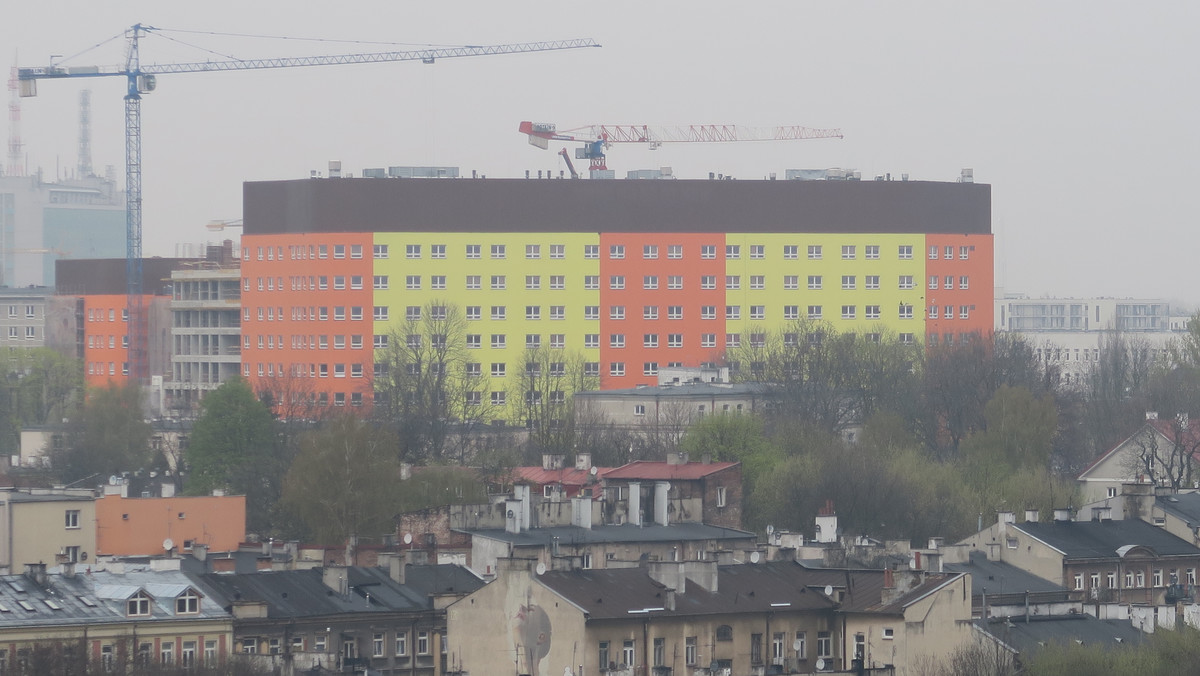 Ponad 26 mln zł – tyle ma wynosić dotacja z budżetu państwa na rozbudowę Centrum Onkologii Ziemi Lubelskiej. Wojewoda na wniosek marszałka województwa przekazał do Ministerstwa Finansów wniosek o przesunięcie środków na następny rok. Powodem jest opóźnienie w pracach budowlanych.