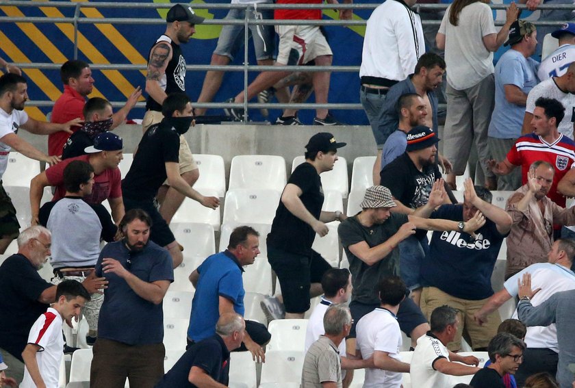 Bitwa rosyjskich i angielskich chuliganów przeniosła się na stadion