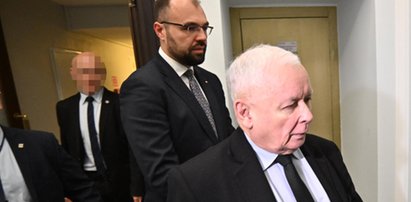 A Kaczyński po staremu. Mamy zdjęcia. A miało być inaczej