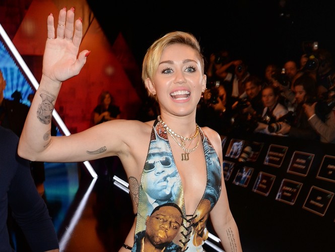 Miley Cyrus na czerwonym dywanie MTV EMA 2013