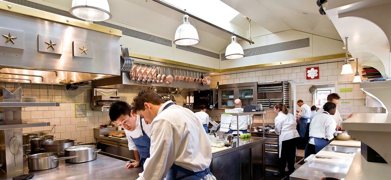 W Danii restauracje otwarte po 4 miesiącach. Dla zaszczepionych. Duńczycy rezerwują stoliki na potęgę