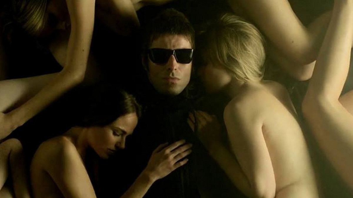 Onet Top Ten: w tym tygodniu w rankingu najpopularniejszych teledysków triumfuje Beady Eye z wideo do "Shine a Light". W klipie pojawia się dużo kobiet, które są albo całkiem ubrane - w stroje zakonnic, albo całkiem nagie. Na drugim miejscu znalazła się Kelly Rowland z utworem "Dirty Laundry", w którym rozlicza się z trudną przeszłością i... Beyonce. Podium zamyka najnowszy teledysk Edyty Bartosiewicz - "Rozbitkowie".