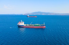 Mimo blokady jest poprawa. Statki wracają na Ormuz