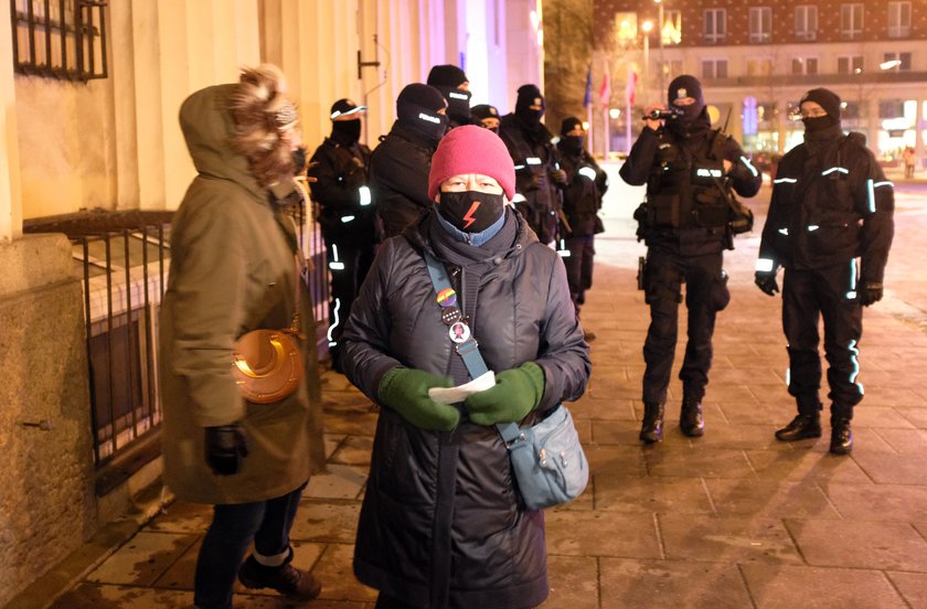 Babcia Kasia wspiera protesty kobiet.