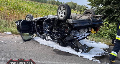 Tragedia w Korczewie. Auto uderzyło w drzewo. W środku były dzieci