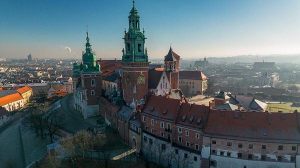 Agencja S&P podkreśliła, że Kraków – drugie co do wielkości miasto w Polsce – cieszy się niższym bezrobociem niż wiele polskich miast.