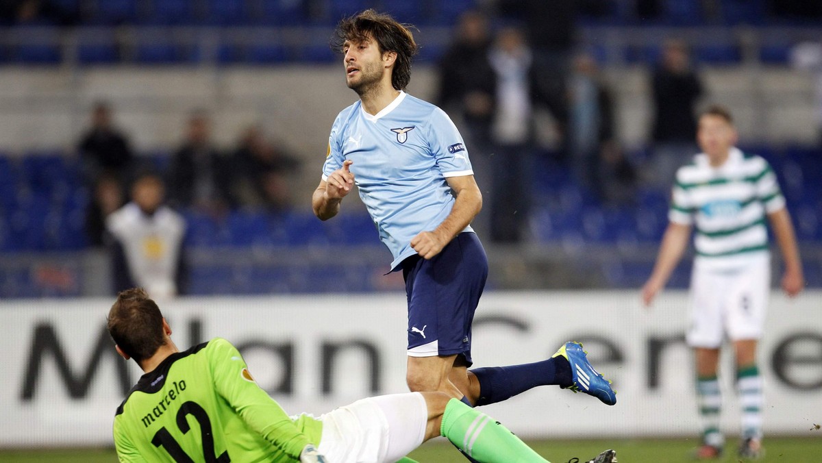 W ostatnim meczu grupy D piłkarskiej Ligi Europy Lazio pokonało w Rzymie Sporting Lizbona 2:0 (1:0) i przypieczętowało awans do fazy pucharowej rozgrywek. W drugim starciu w tej grupie najsłabszy w tabeli FC Zurich wygrał 1:0 z FC Vaslui.