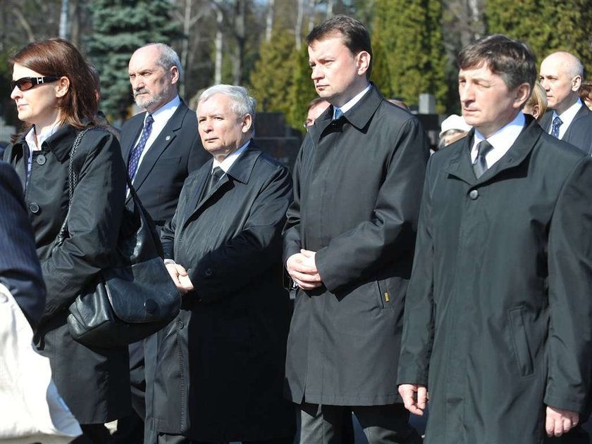 Drugi pogrzeb Gosiewskiego. Kaczyński pocieszał wdowę