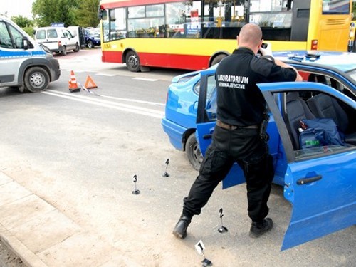 Funkcjonariusze CBŚ w czasie pracy