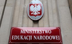 Wróg laickich nauczycieli, ortodoksyjna katoliczka. Oto, kto napisze program do wychowania do życia w rodzinie