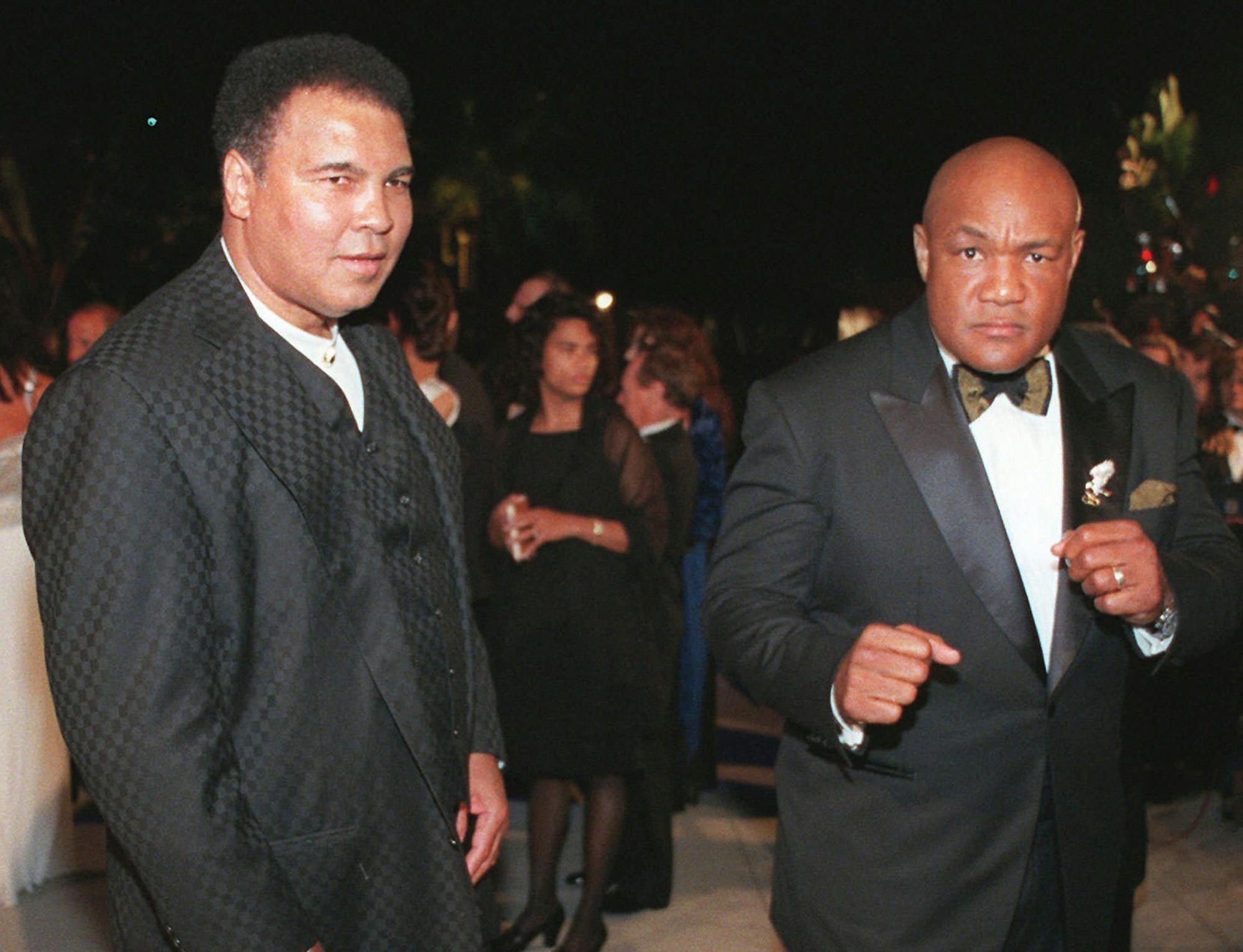 Bývalí boxeri Muhammad Ali a George  Foreman.
