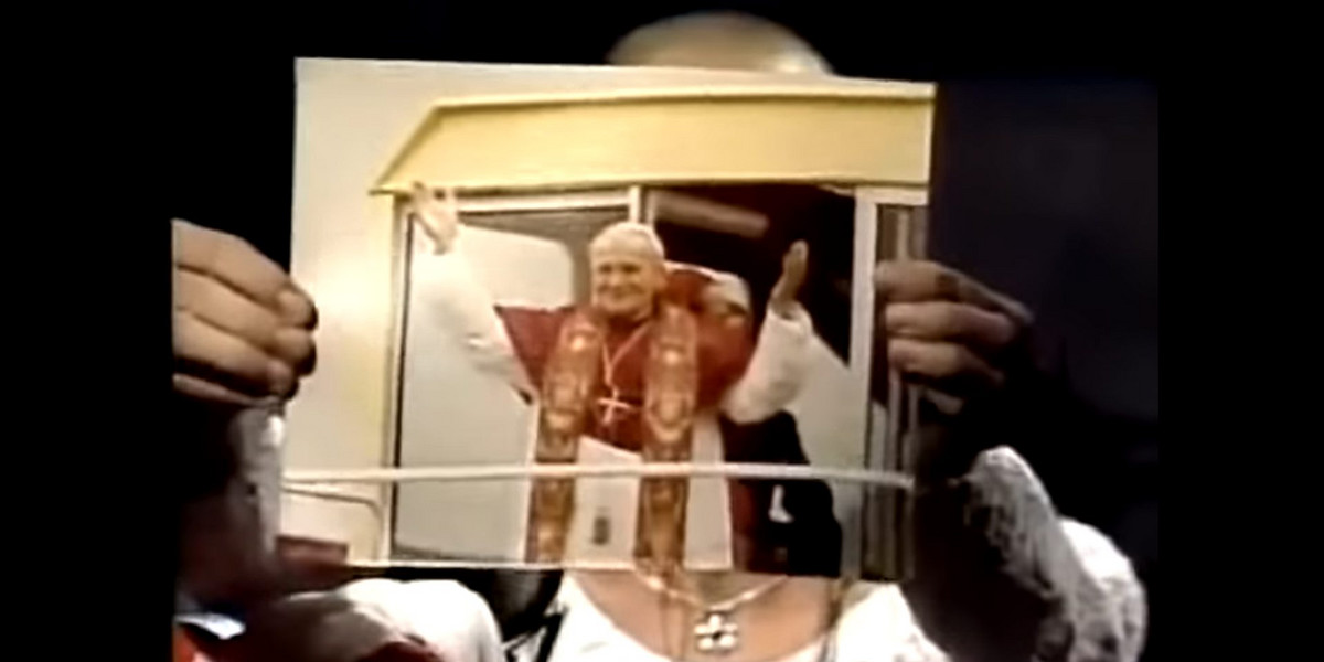 Sinead O'Connor podarła zdjęcie Jana Pawła II.