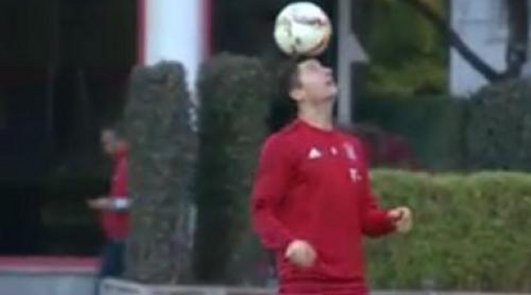 Tátva marad a szája: így zsonglőrködnek a Bayern sztárjai! – Videó!