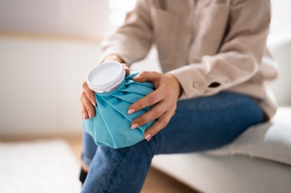 Bokaficam, izomhúzódás, ízületi gyulladás: mikor használhat a hideg, mikor a meleg borogatás?