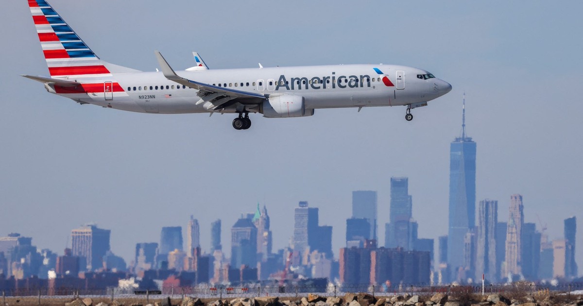 American Airlines grounded all its US flights for an hour over a