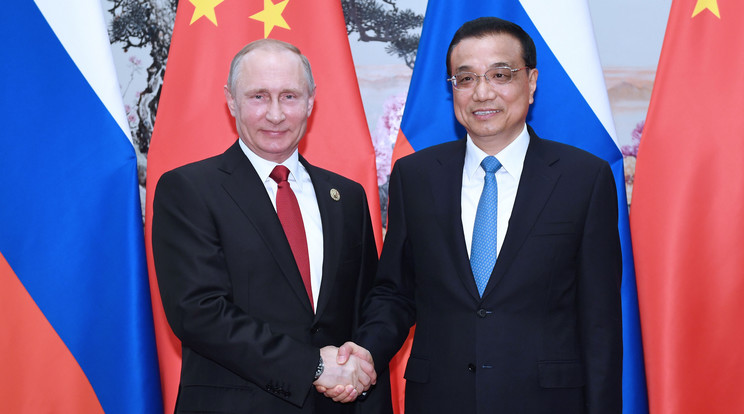 Vlagyimir Putyin és Li Ko-Csiang