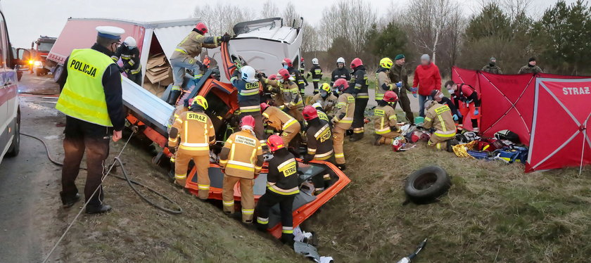 Tragiczny wypadek pod Olsztynem. Dwie osoby nie żyją