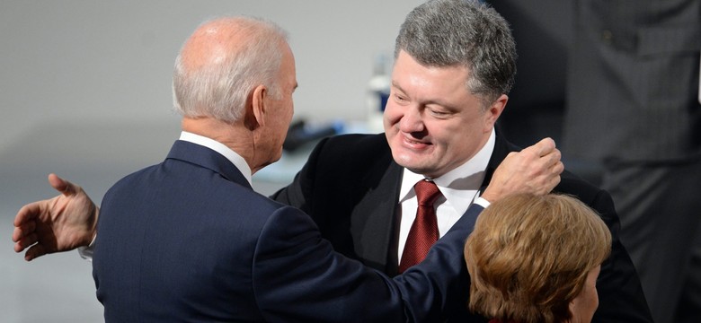 Poroszenko pokazał w Monachium rosyjskie paszporty. Oni walczyli w Donbasie?