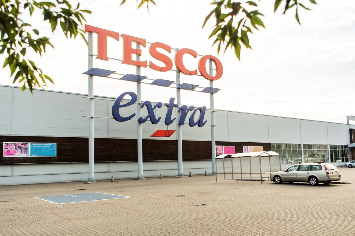 Tesco zamyka 6 sklepów w Polsce i likwiduje ezakupy. Netto coraz