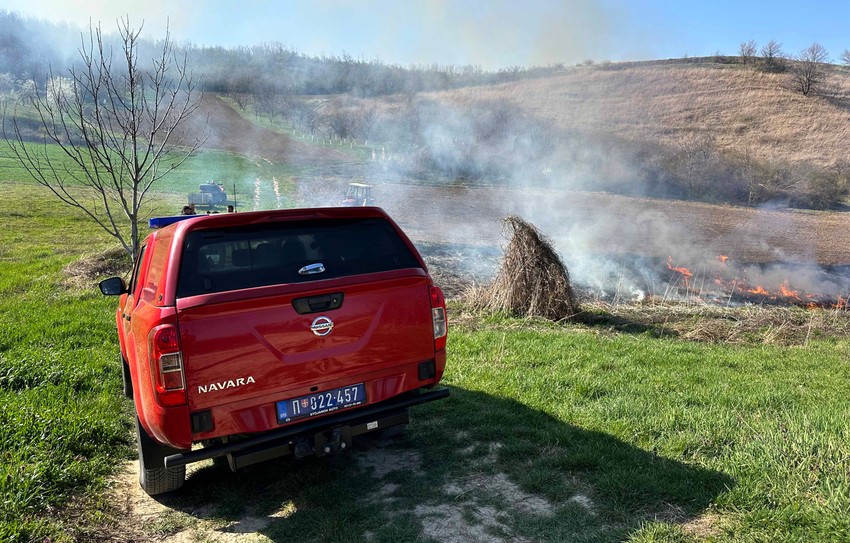 Požari na njivi