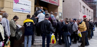 Rozdawała jedzenie potrzebującym. Jeden z nich okrutnie ją potraktował