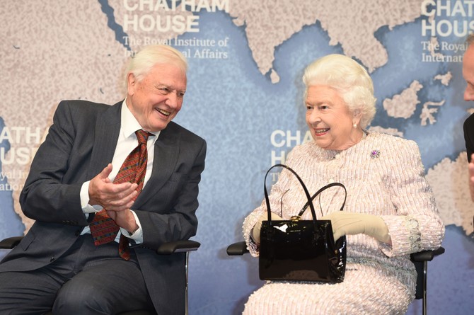 Kraljica Elizabeta dodelila mu je titulu viteza
