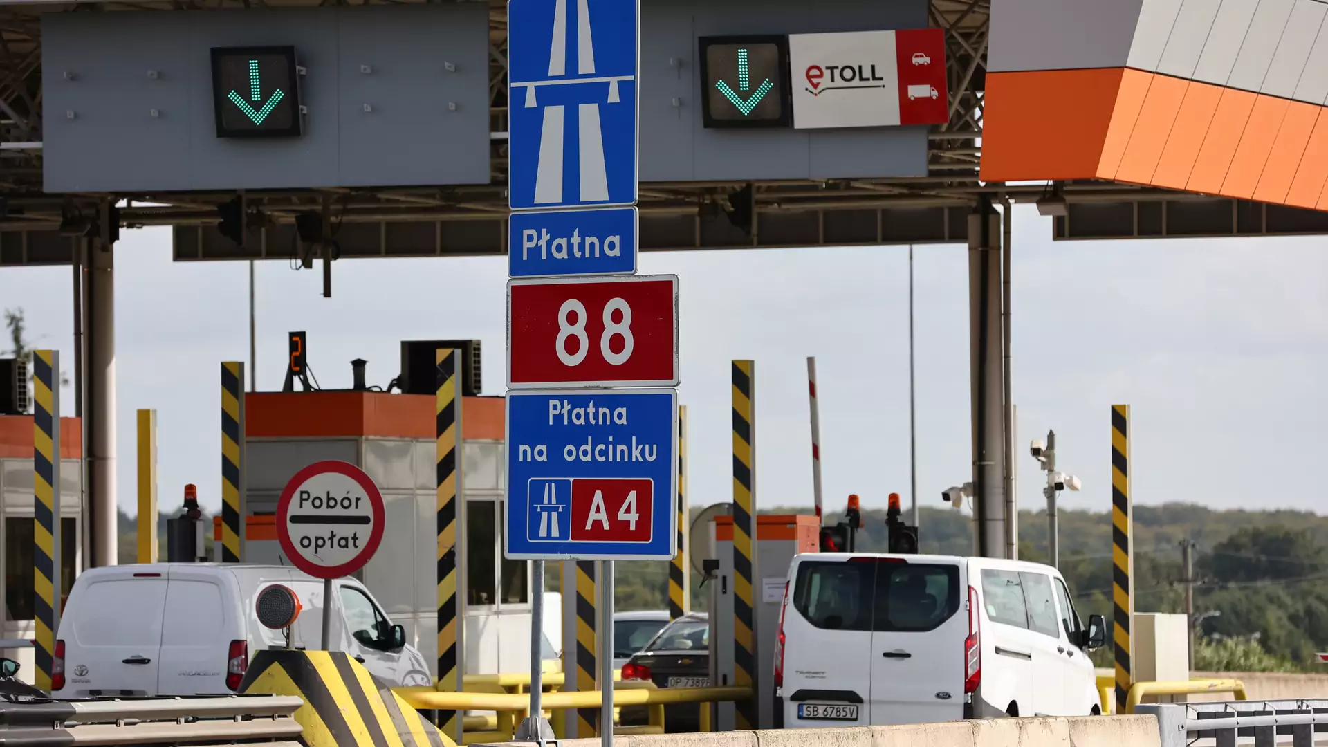 System e-TOLL i nie tylko: jak płacić za przejazd płatną autostradą?