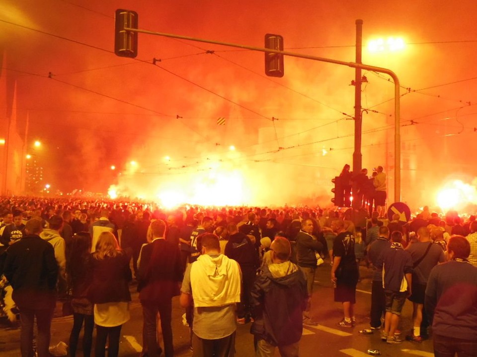 Lech Poznań Mistrzem Polski. Tysiące kibiców fetowało zwycięstwo